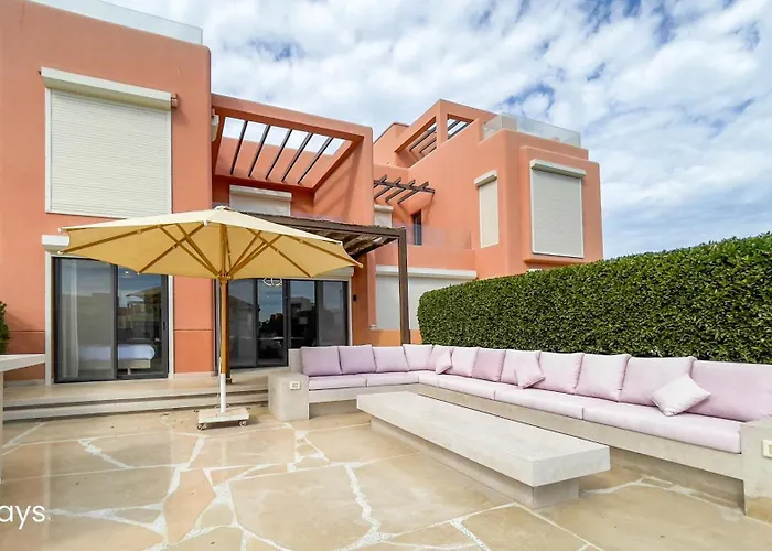 Ollystays Luxury Tawila 3br Townhouse, Lagoon View, Shared Pool