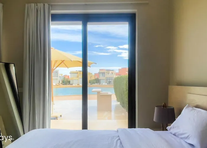 Appartamento Ollystays Luxury Tawila 3br Townhouse, Lagoon View, Shared Pool *