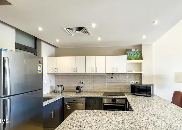Ollystays Luxury Tawila 3br Townhouse, Lagoon View, Shared Pool *