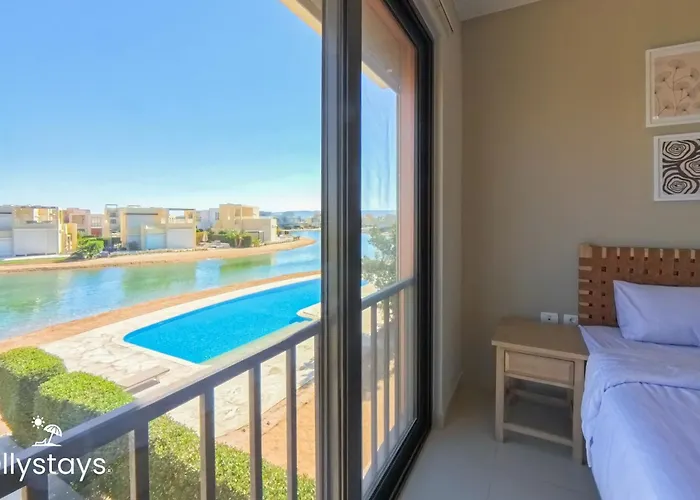 Ollystays Luxury Tawila 3br Townhouse, Lagoon View, Shared Pool *
