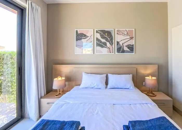 Ollystays Luxury Tawila 3br Townhouse, Lagoon View, Shared Pool *