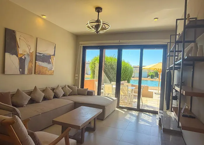 Apartman Ollystays Luxury Tawila 3br Townhouse, Lagoon View, Shared Pool Gurdaka