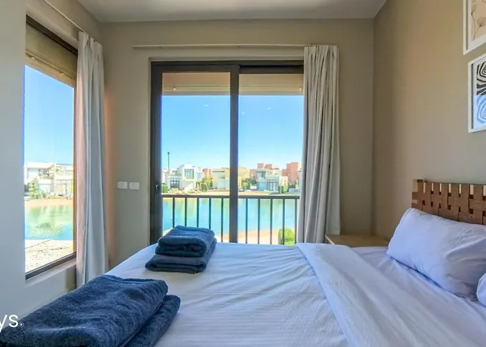 Ollystays Luxury Tawila 3br Townhouse, Lagoon View, Shared Pool Apartman *