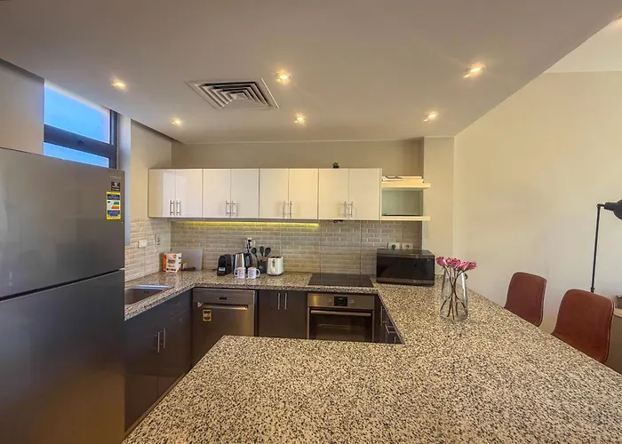Ollystays Luxury Tawila 3br Townhouse, Lagoon View, Shared Pool Apartman