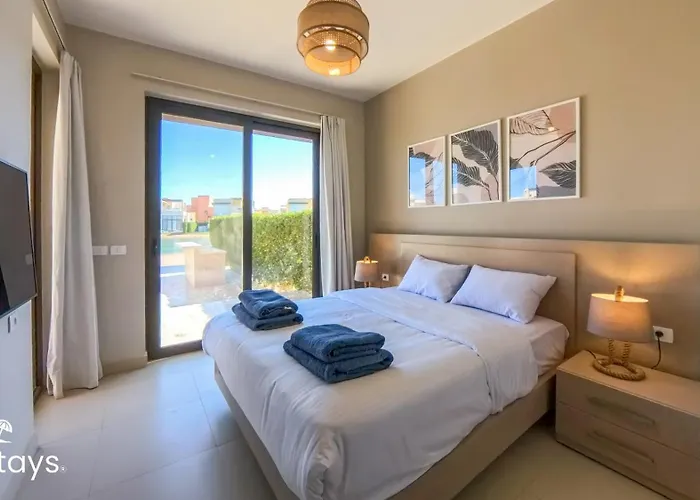 Ollystays Luxury Tawila 3br Townhouse, Lagoon View, Shared Pool Apartman *