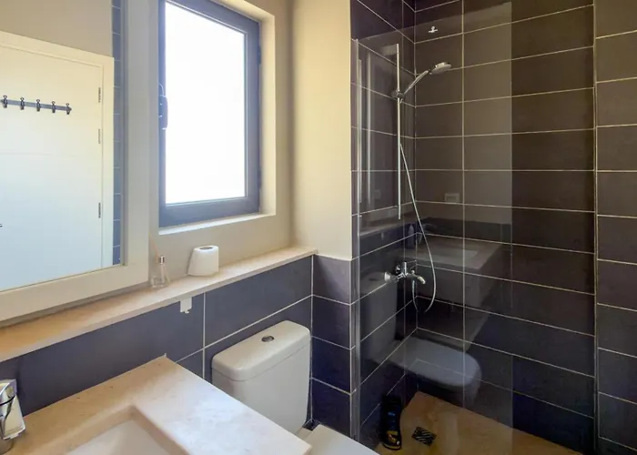 Ollystays Luxury Tawila 3br Townhouse, Lagoon View, Shared Pool * Gurdaka