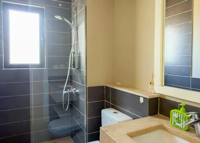 Ollystays Luxury Tawila 3br Townhouse, Lagoon View, Shared Pool *